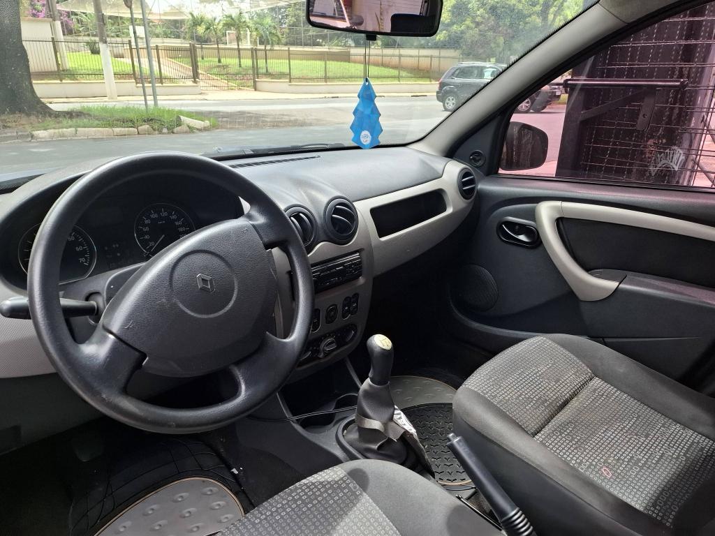 RENAULT Sandero - Foto