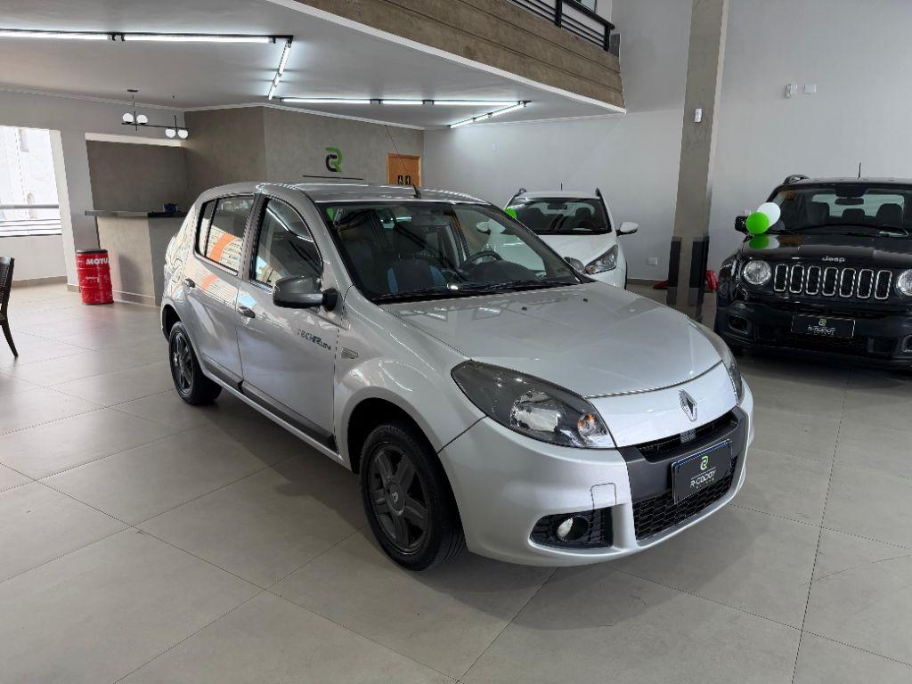RENAULT Sandero - Foto