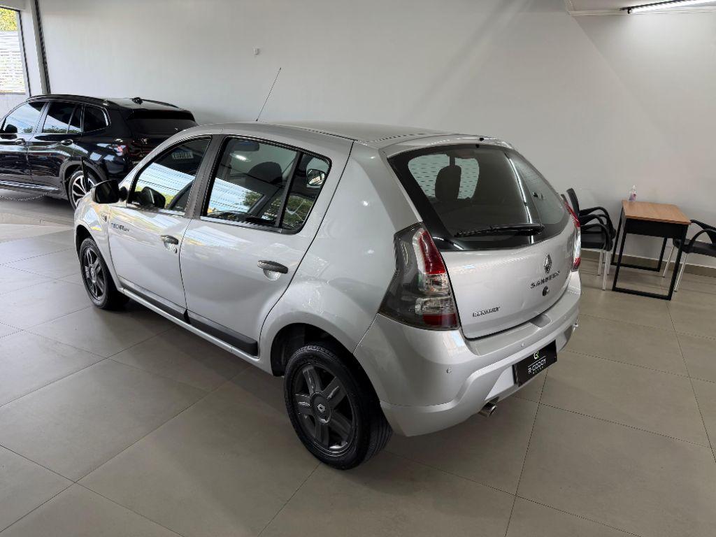 RENAULT Sandero - Foto