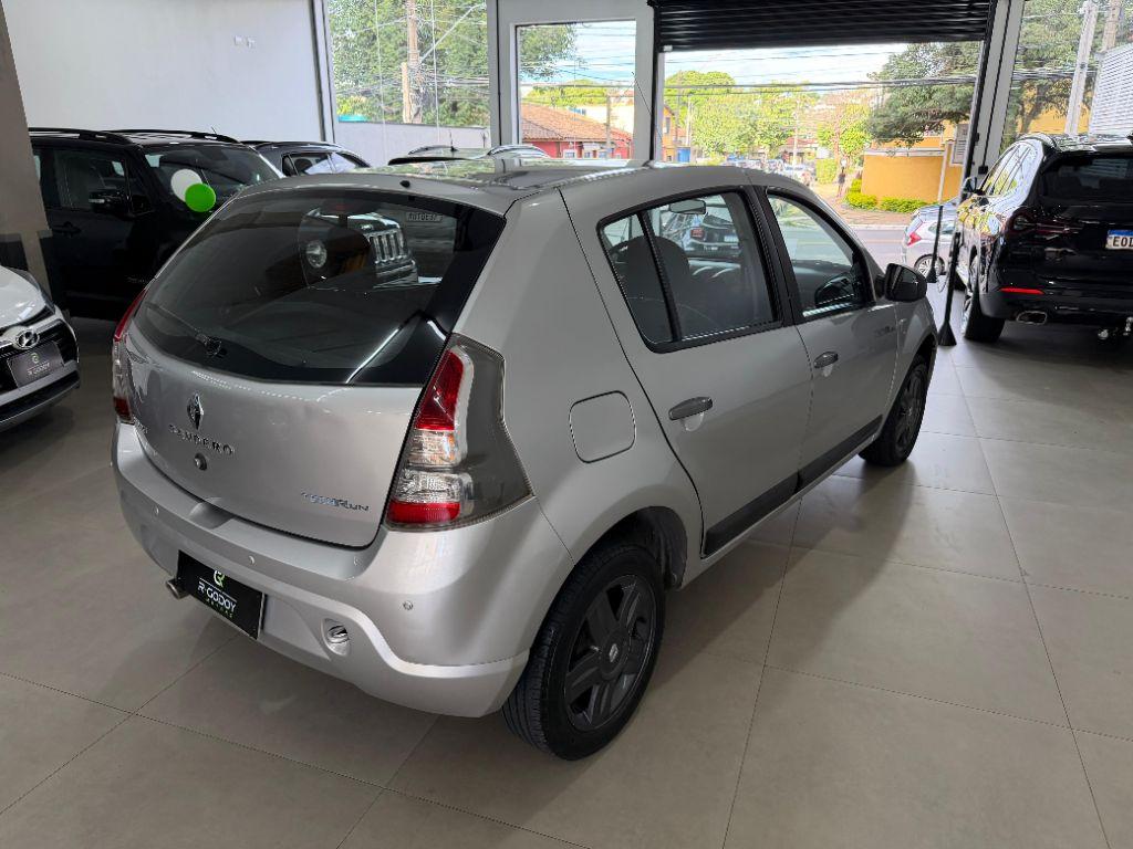 RENAULT Sandero - Foto