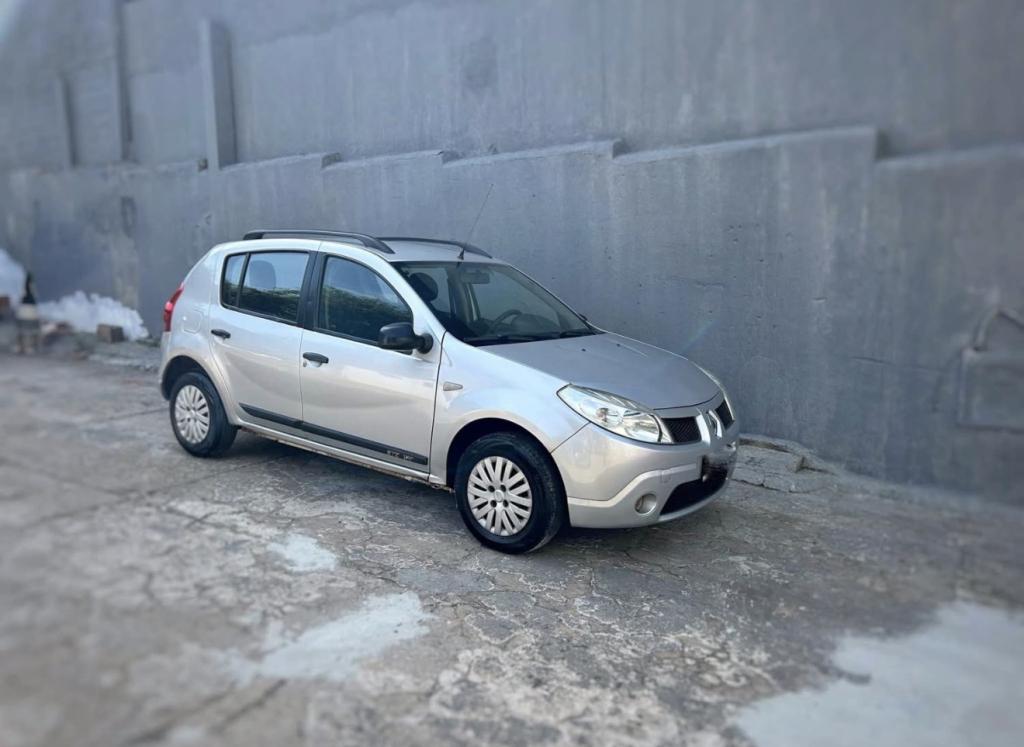 RENAULT Sandero - Foto