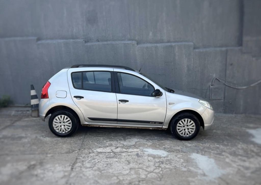 RENAULT Sandero - Foto