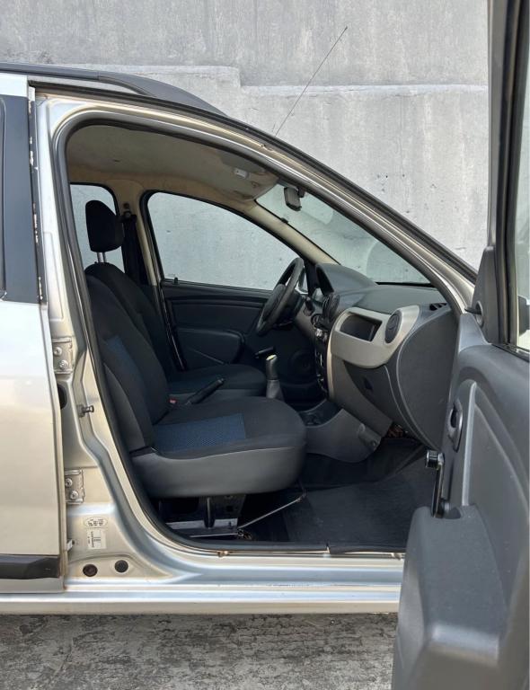 RENAULT Sandero - Foto