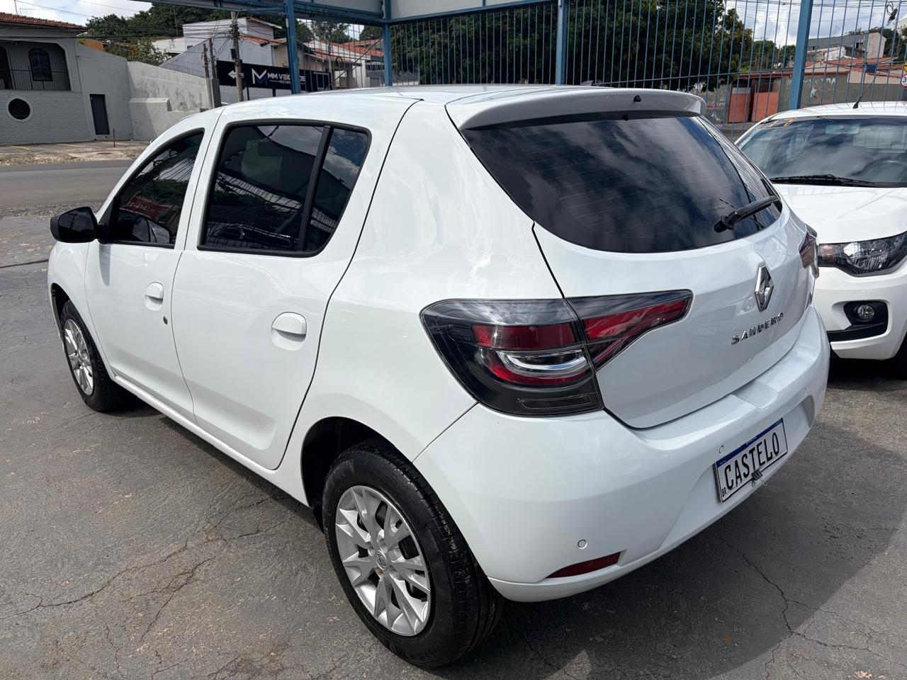 RENAULT Sandero - Foto