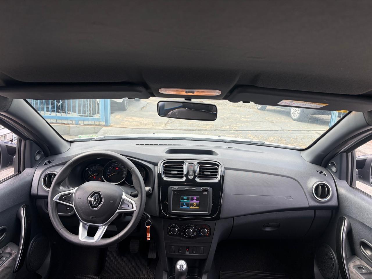 RENAULT Sandero - Foto