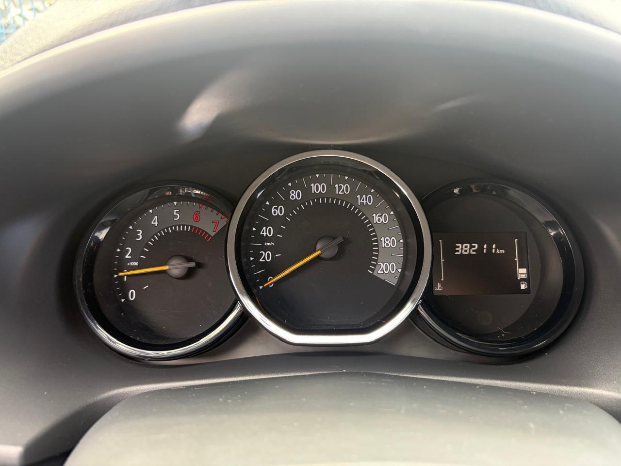 RENAULT Sandero - Foto