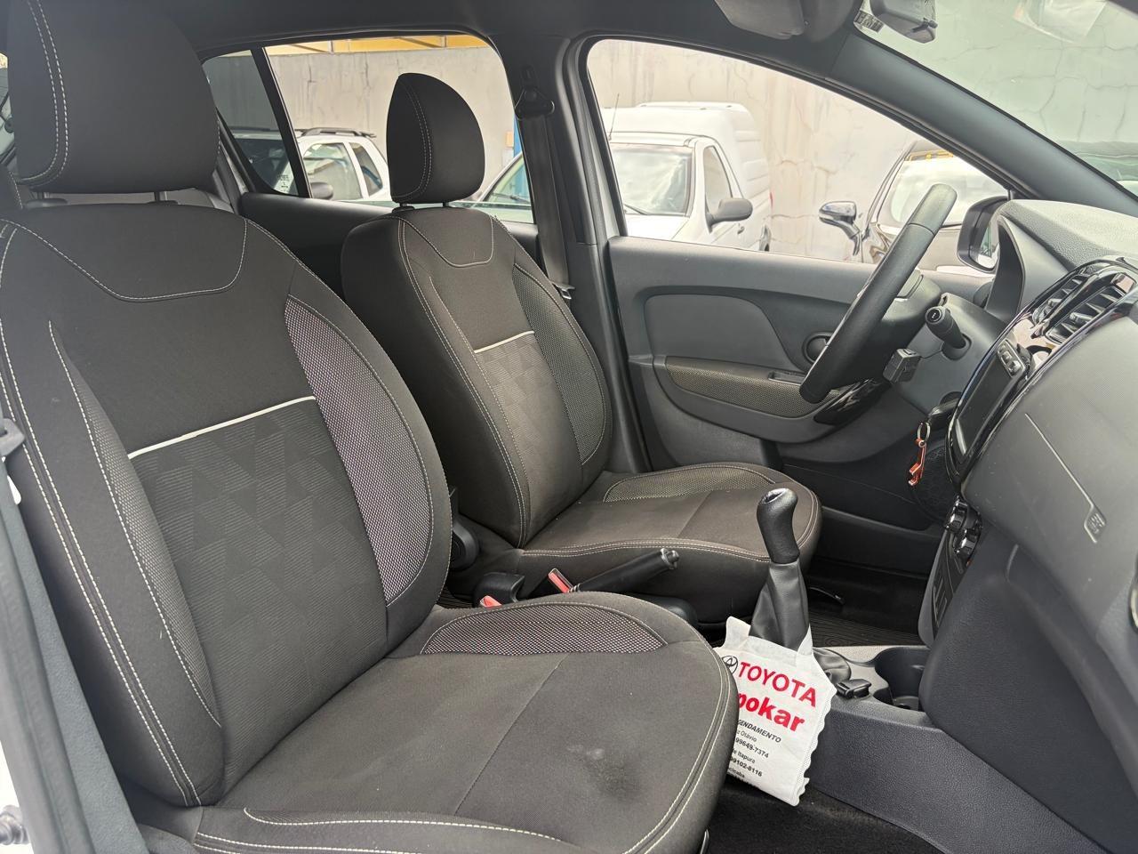 RENAULT Sandero - Foto