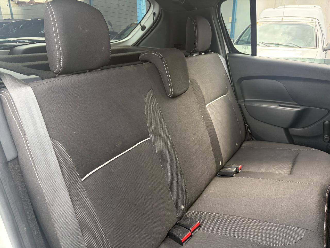 RENAULT Sandero - Foto