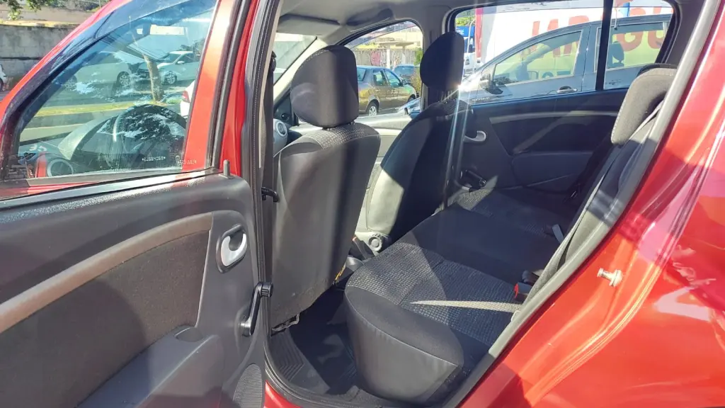 RENAULT Sandero - Foto