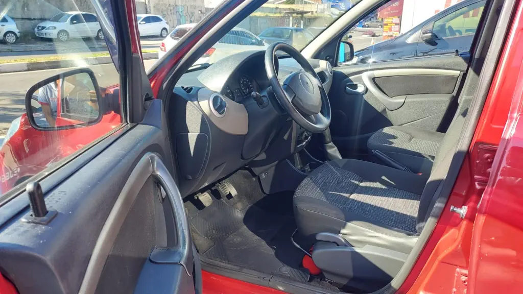 RENAULT Sandero - Foto