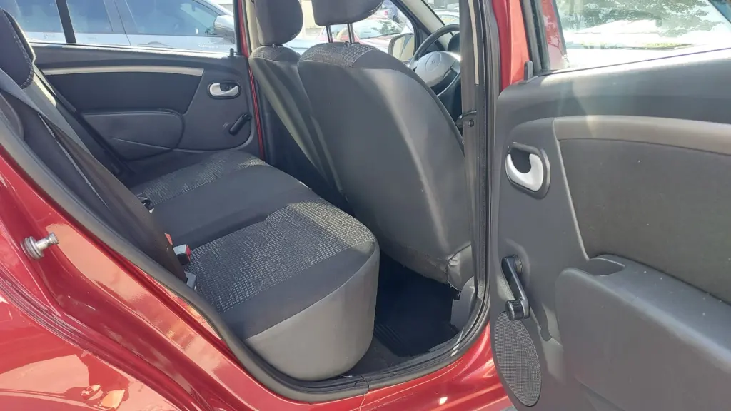 RENAULT Sandero - Foto
