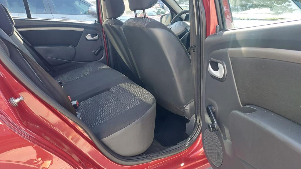 RENAULT Sandero - Foto