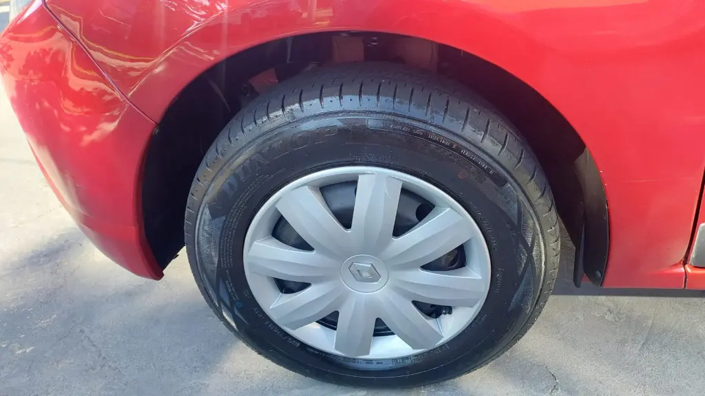 RENAULT Sandero - Foto