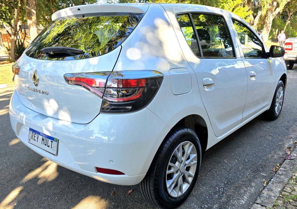 RENAULT Sandero - Foto