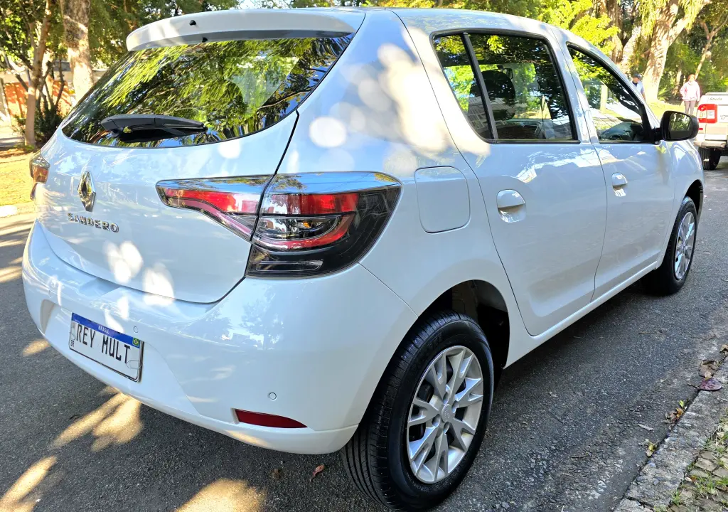 RENAULT Sandero - Foto