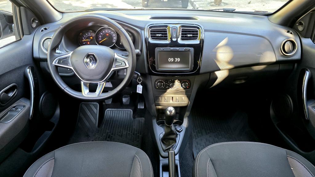 RENAULT Sandero - Foto