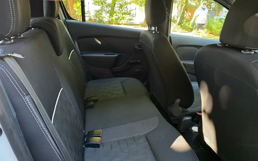 RENAULT Sandero - Foto