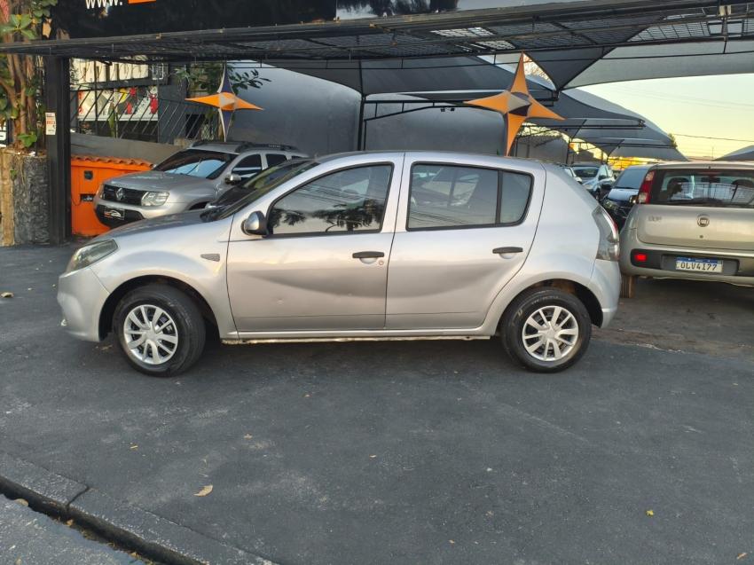 RENAULT Sandero - Foto