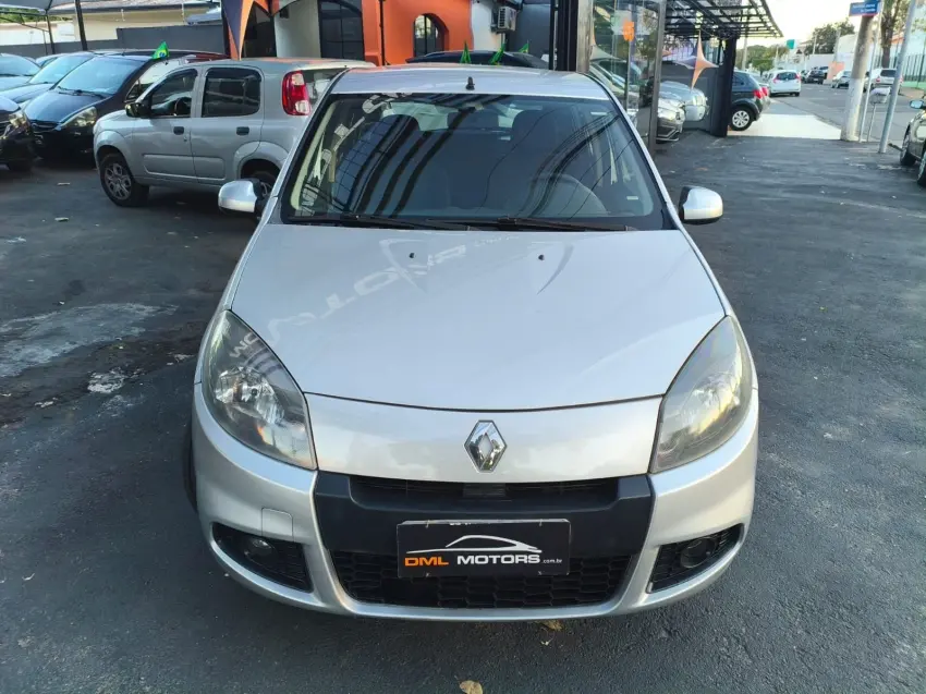 RENAULT Sandero - Foto