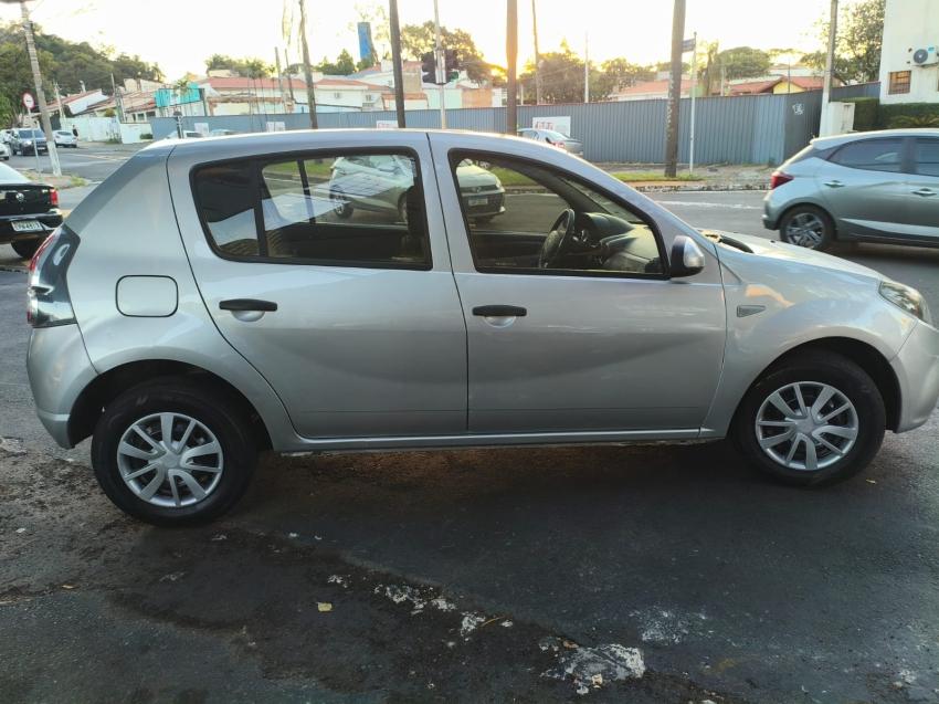 RENAULT Sandero - Foto