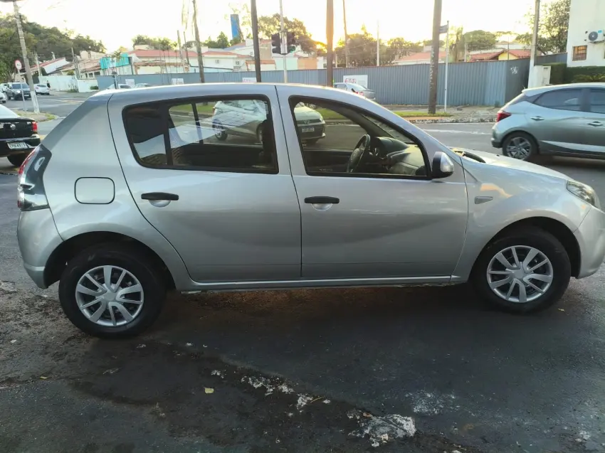 RENAULT Sandero - Foto