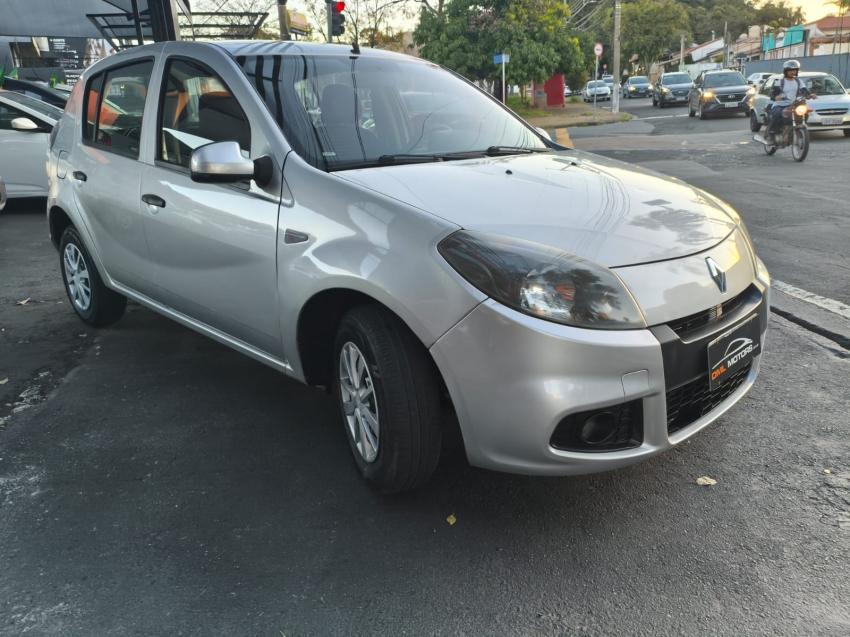 RENAULT Sandero - Foto