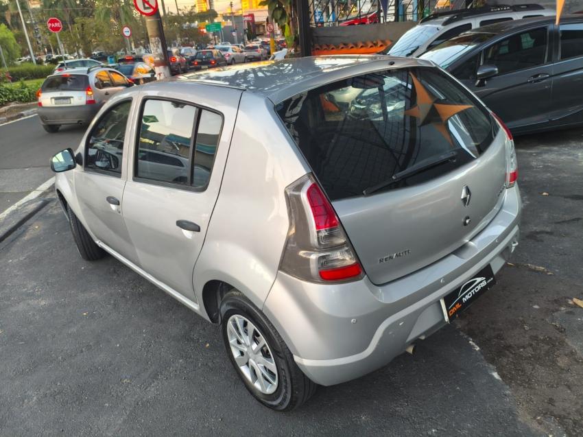 RENAULT Sandero - Foto