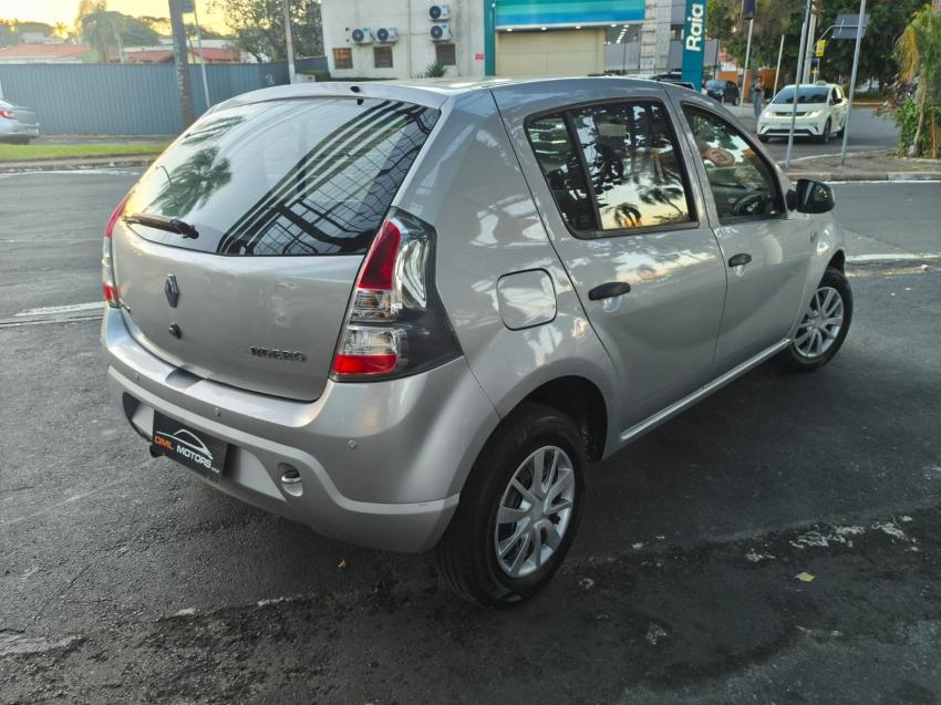 RENAULT Sandero - Foto