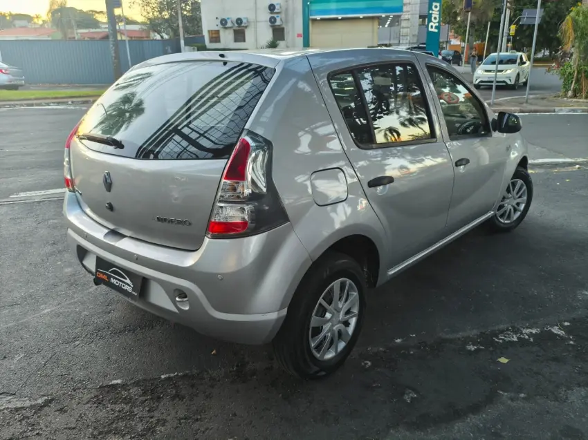 RENAULT Sandero - Foto