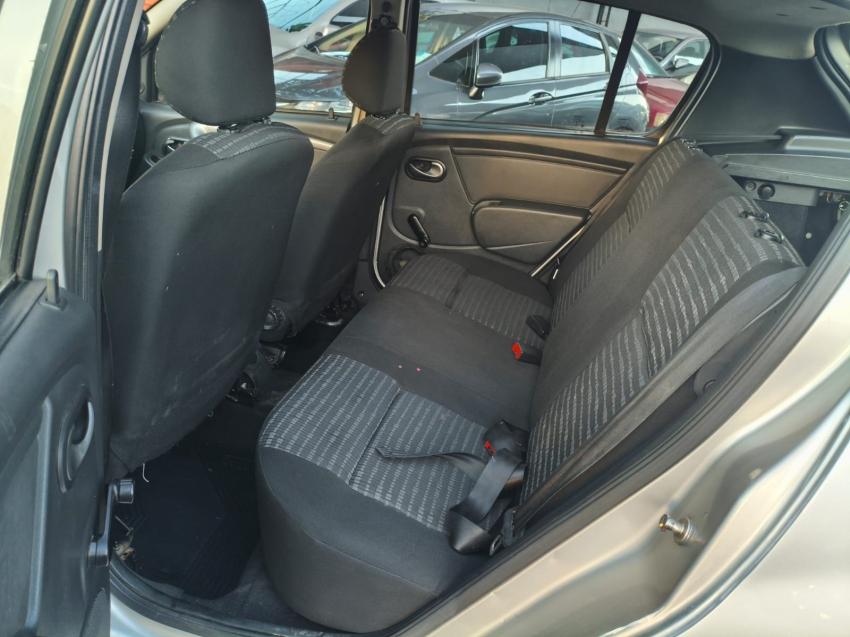 RENAULT Sandero - Foto