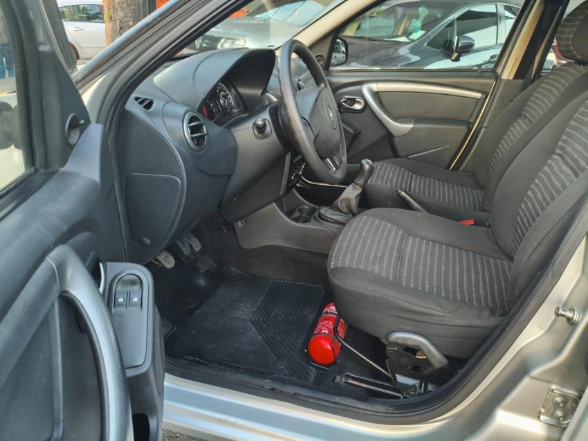 RENAULT Sandero - Foto