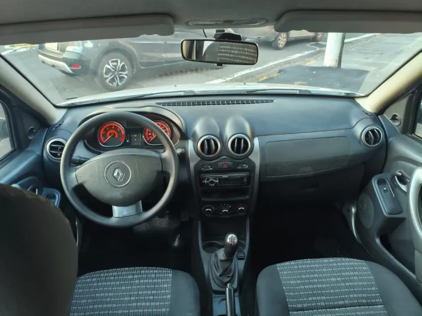 RENAULT Sandero - Foto