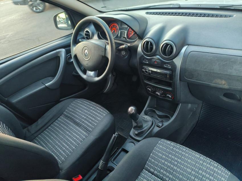 RENAULT Sandero - Foto
