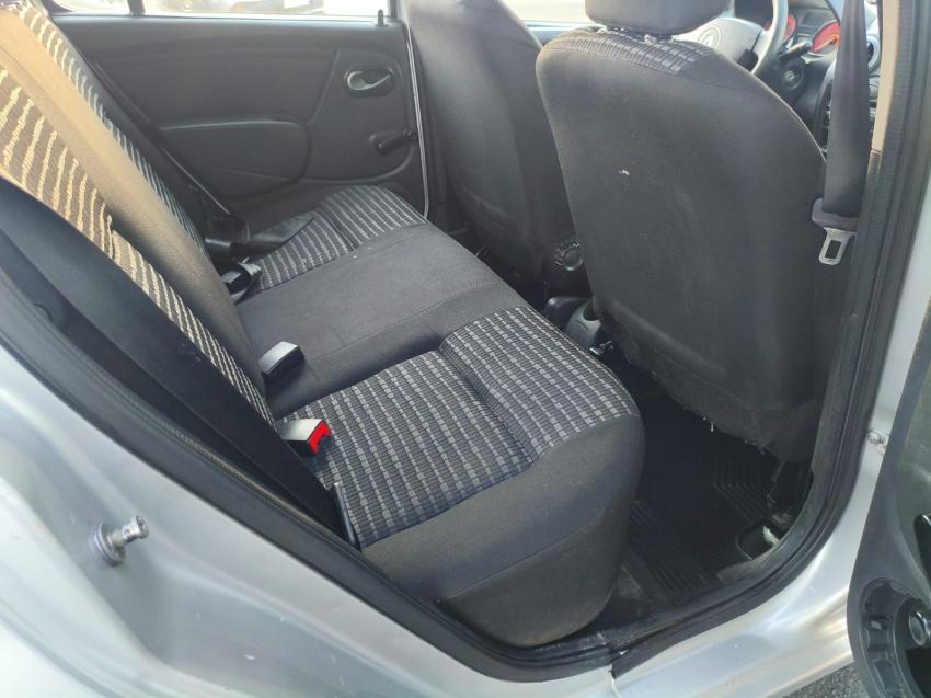 RENAULT Sandero - Foto