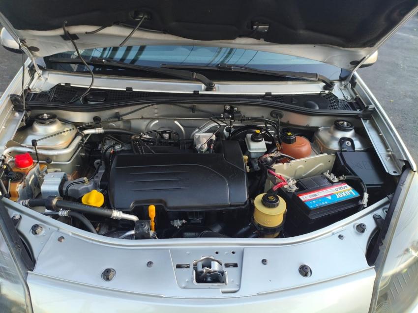 RENAULT Sandero - Foto