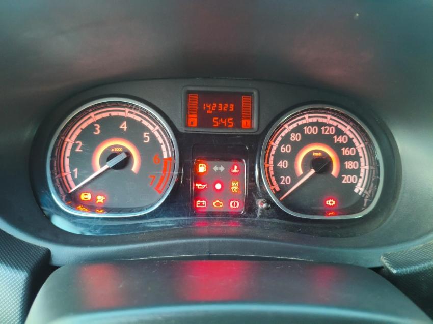 RENAULT Sandero - Foto