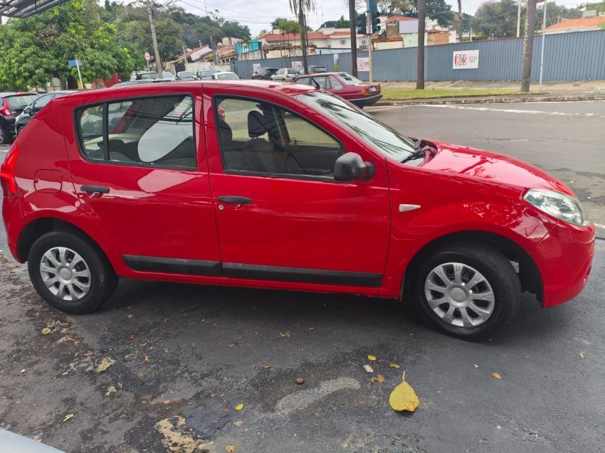 RENAULT Sandero - Foto