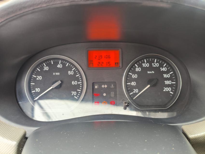 RENAULT Sandero - Foto