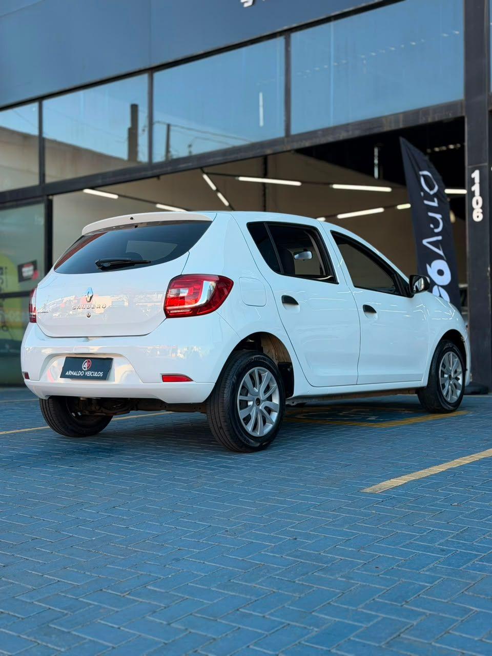 RENAULT Sandero - Foto
