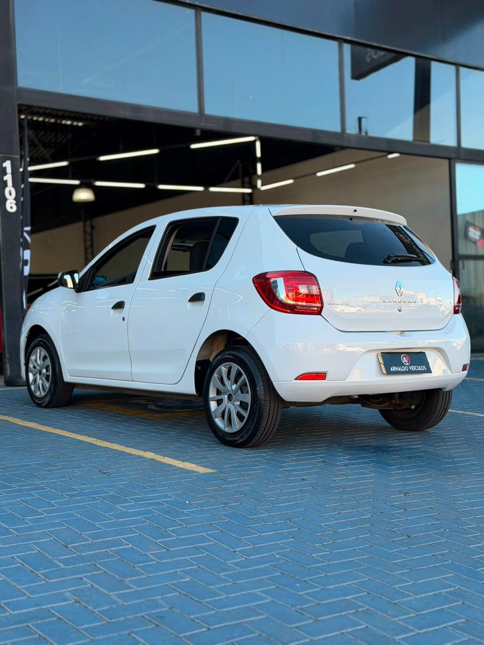 RENAULT Sandero - Foto