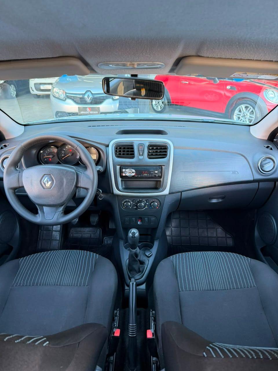 RENAULT Sandero - Foto