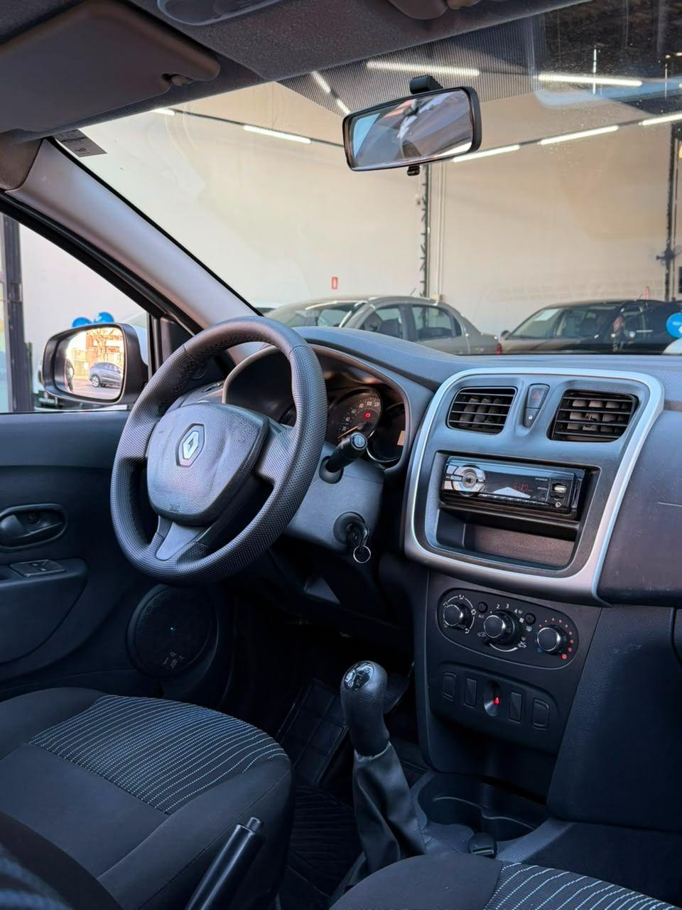 RENAULT Sandero - Foto