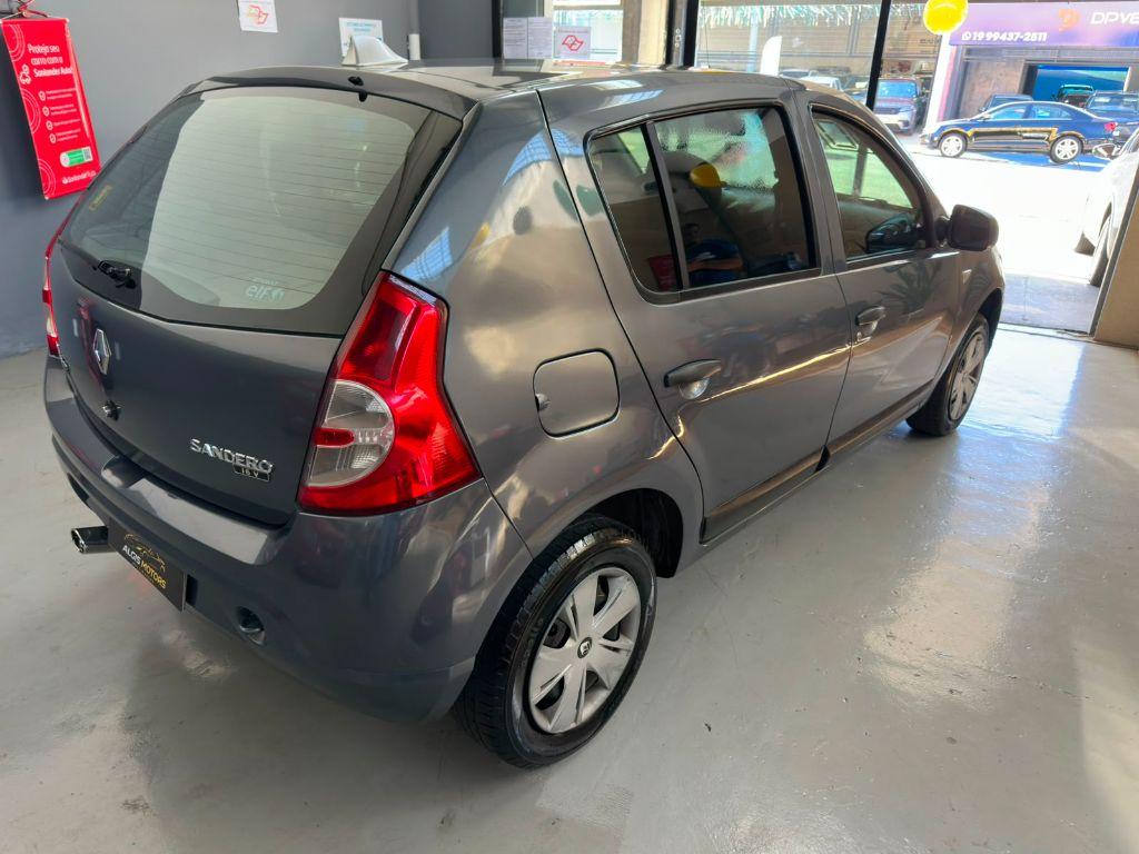 RENAULT Sandero - Foto