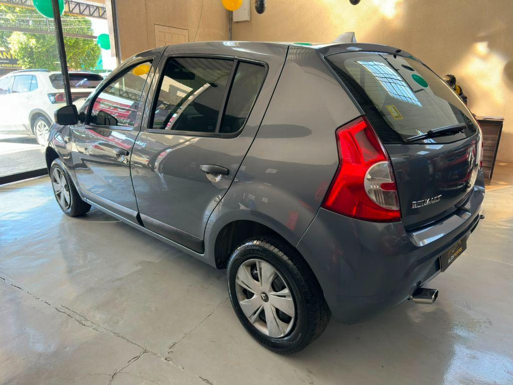 RENAULT Sandero - Foto