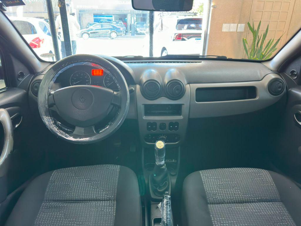 RENAULT Sandero - Foto