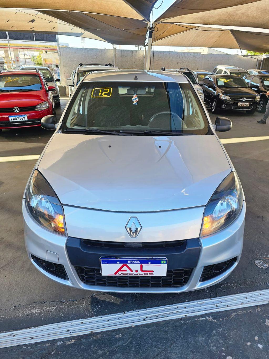 RENAULT Sandero - Foto
