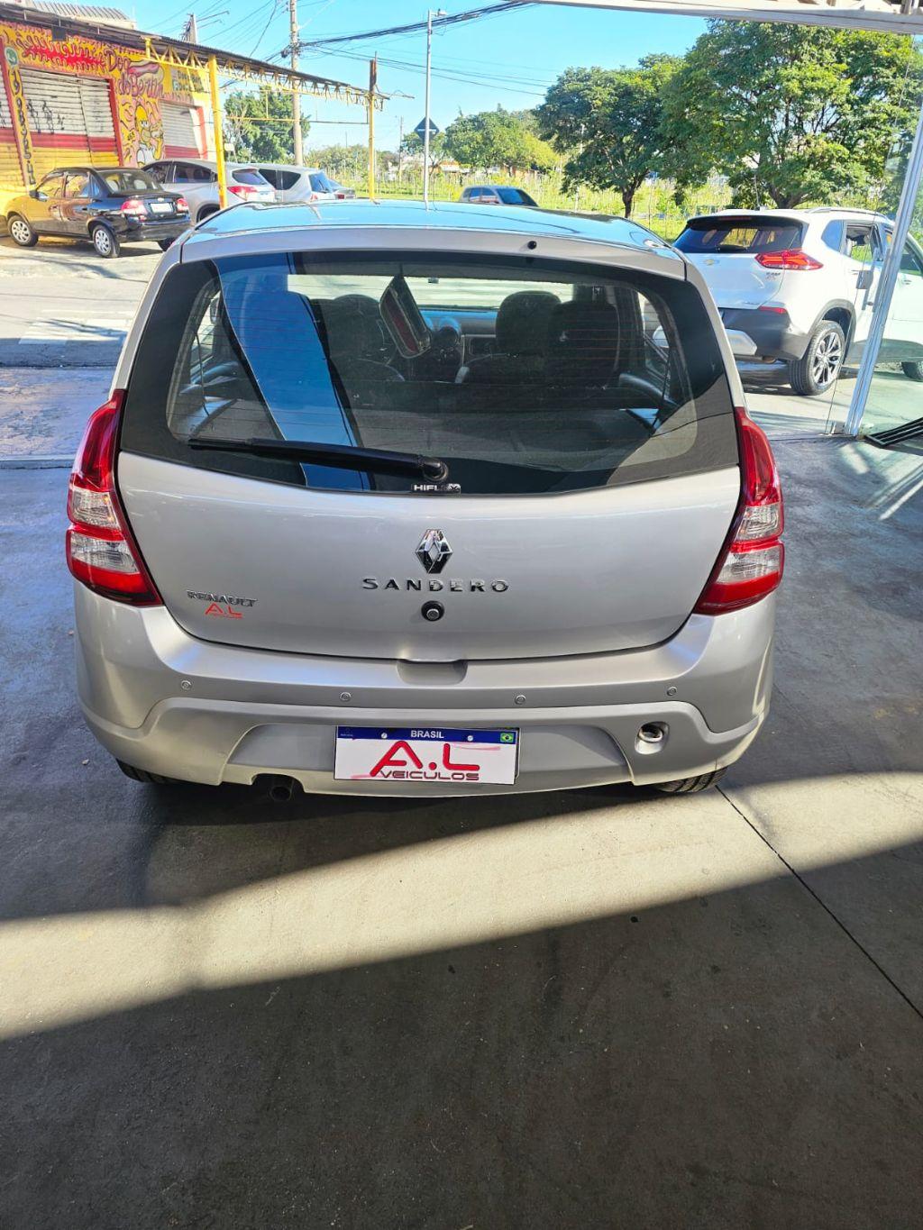 RENAULT Sandero - Foto