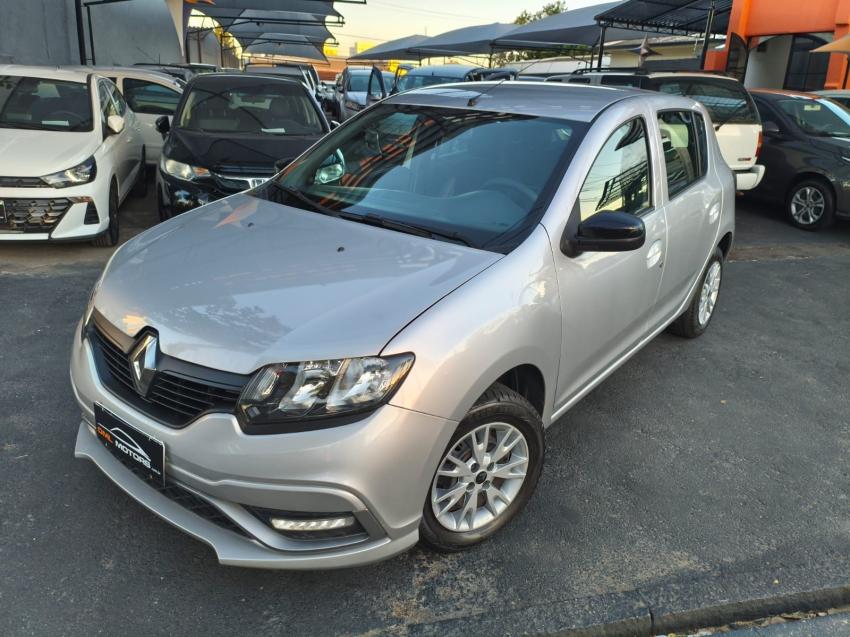 RENAULT Sandero - Foto