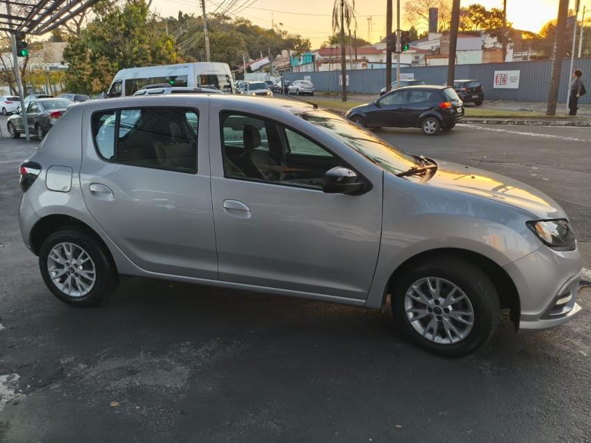 RENAULT Sandero - Foto