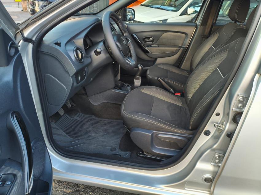 RENAULT Sandero - Foto